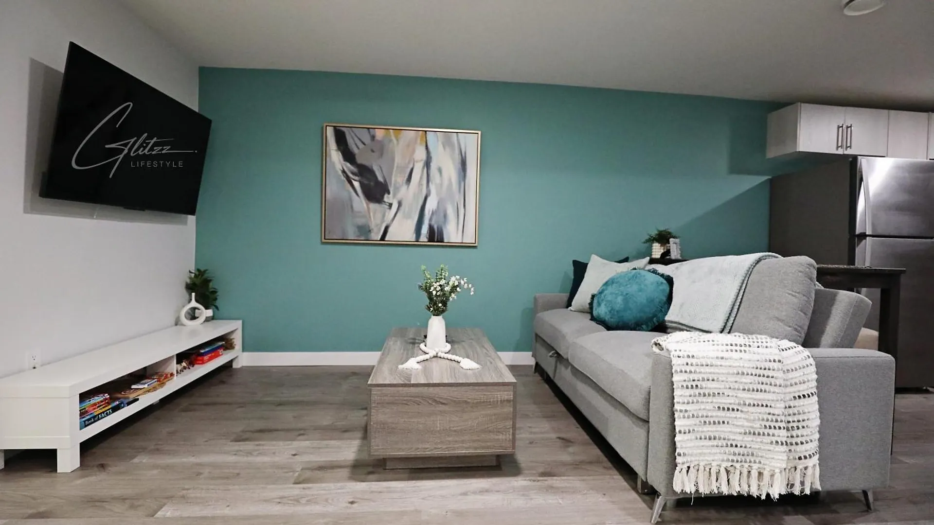 Beautiful Home With 4 King Beds,Airport,Disney+ Edmonton 0*,  Kanada