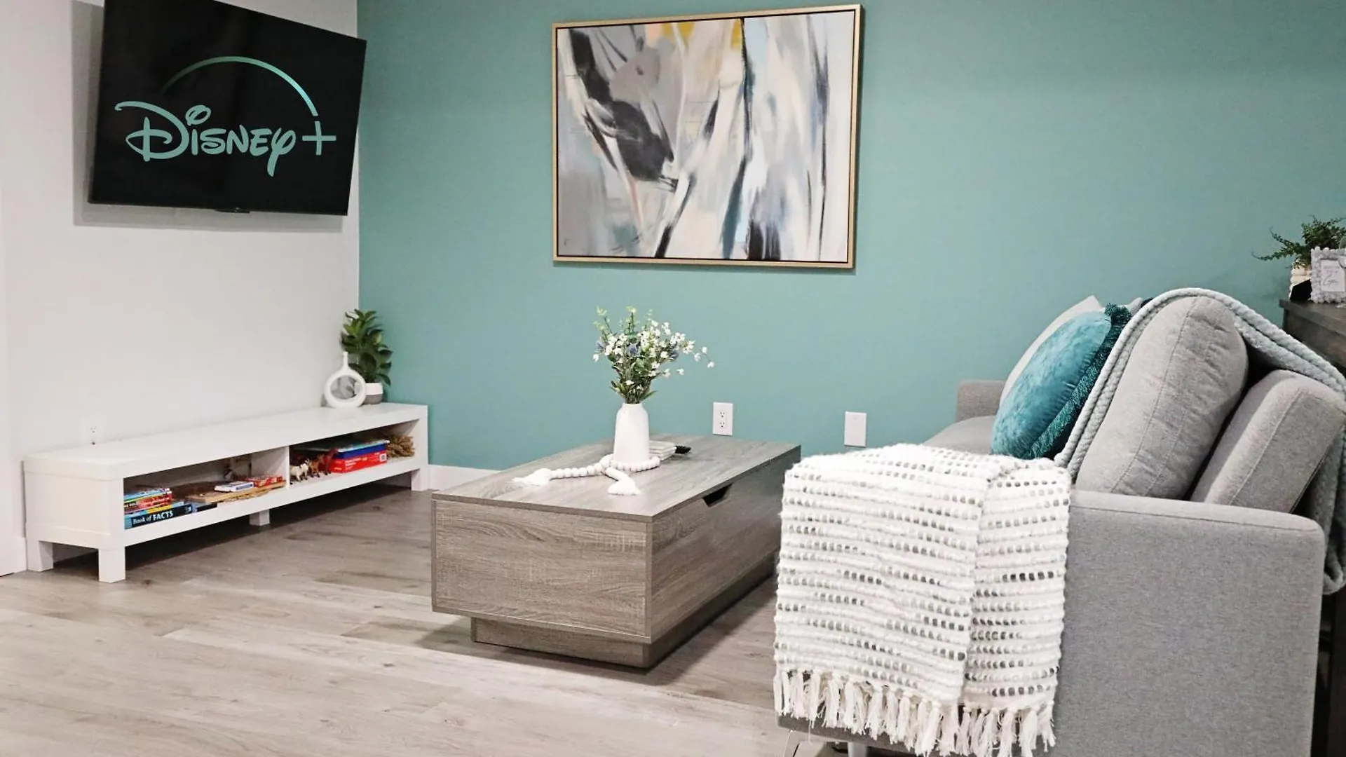 Semesterbostad Beautiful Home With 4 King Beds,Airport,Disney+ Edmonton