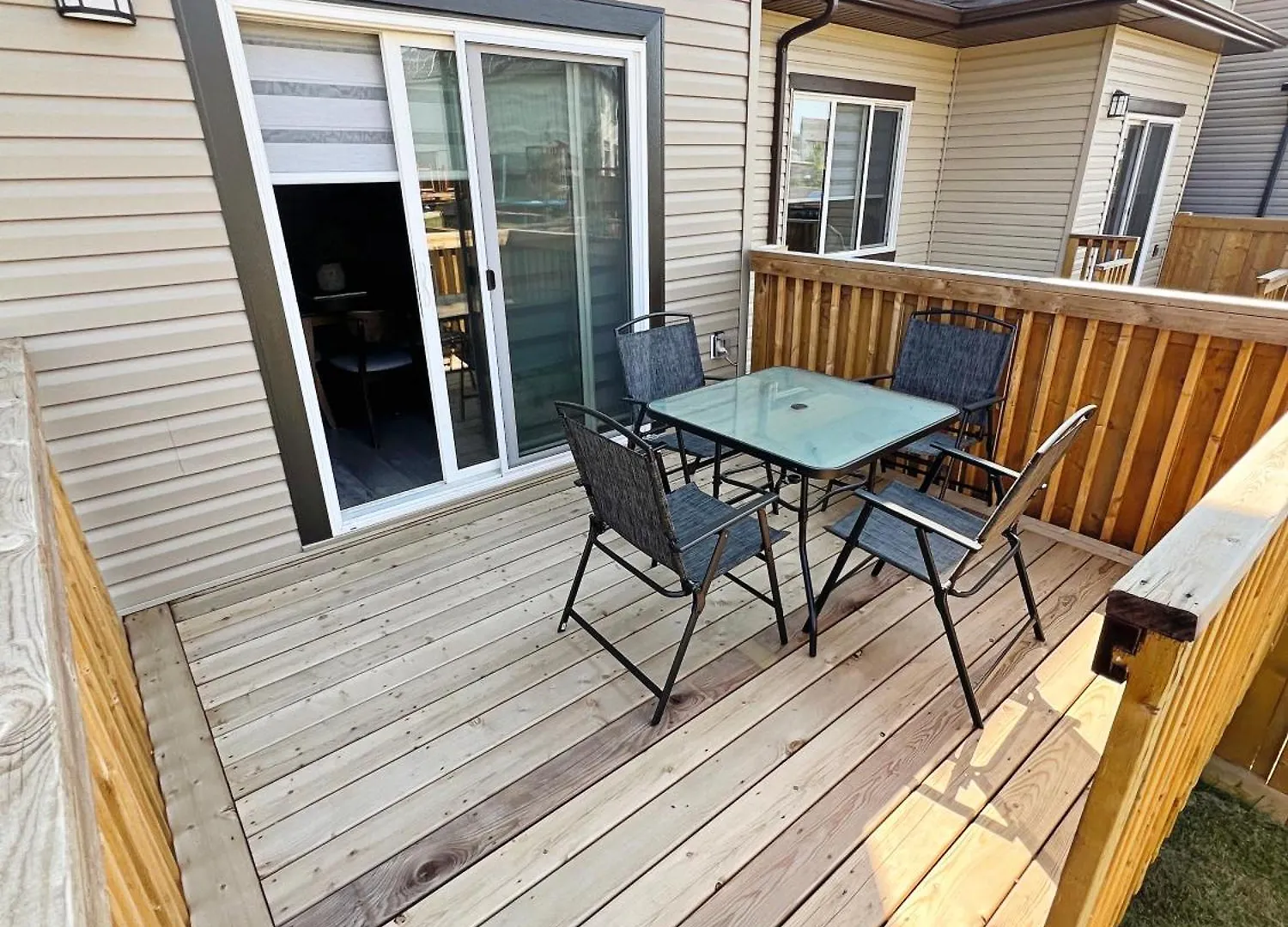 Semesterbostad Beautiful Home With 4 King Beds,Airport,Disney+ Edmonton