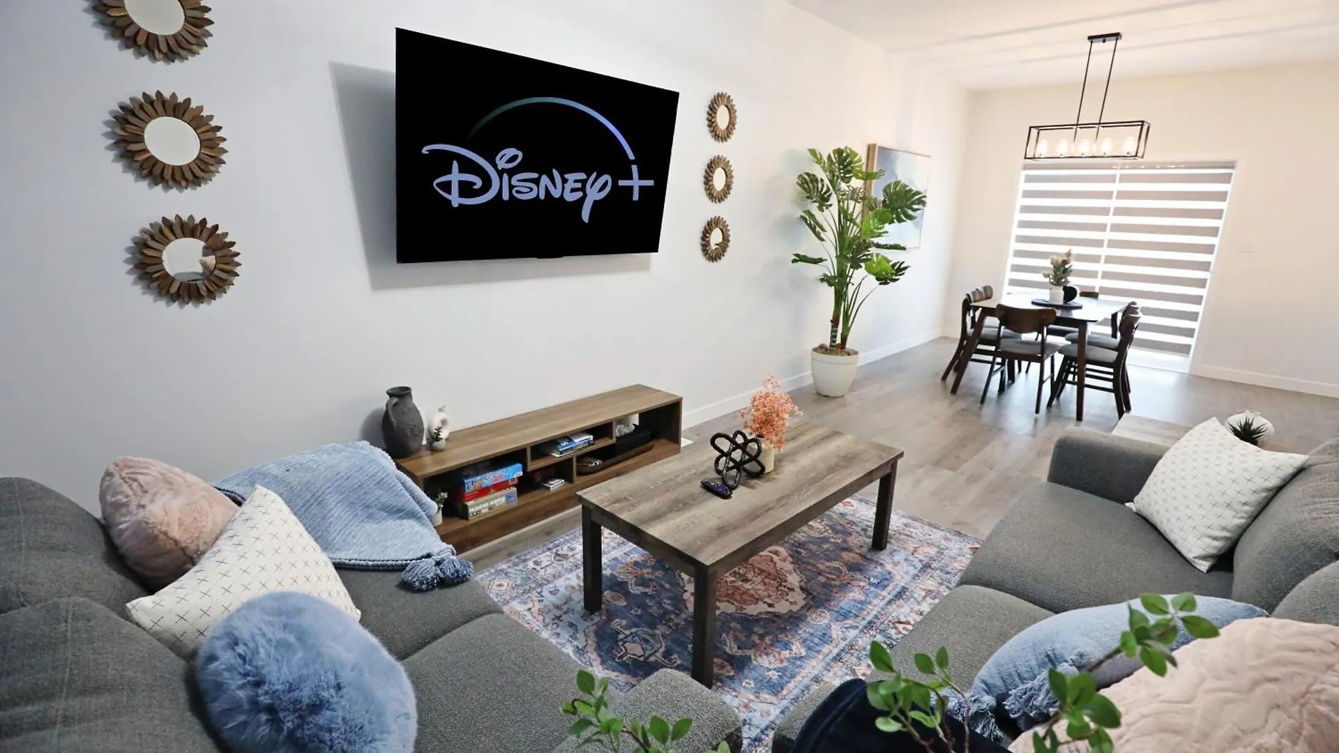 Beautiful Home With 4 King Beds,Airport,Disney+ Edmonton