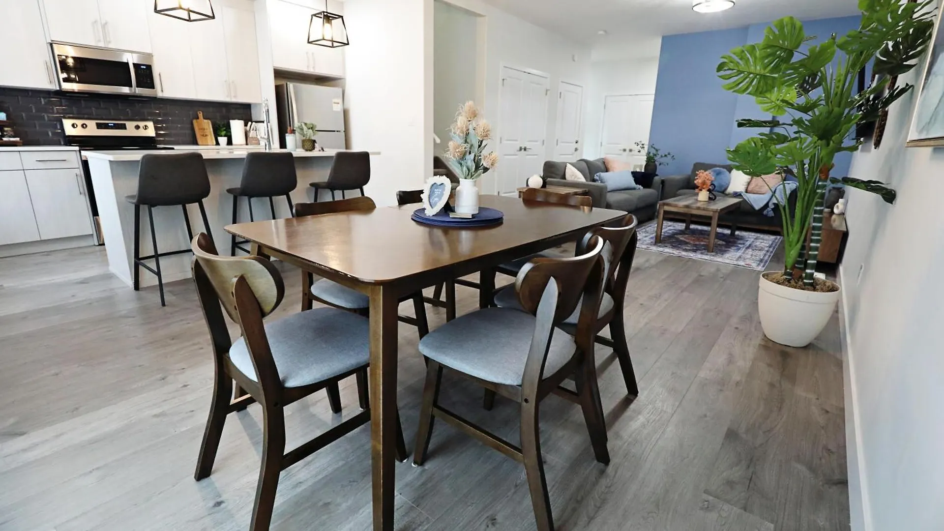 Holiday home Beautiful Home With 4 King Beds,Airport,Disney+ Edmonton