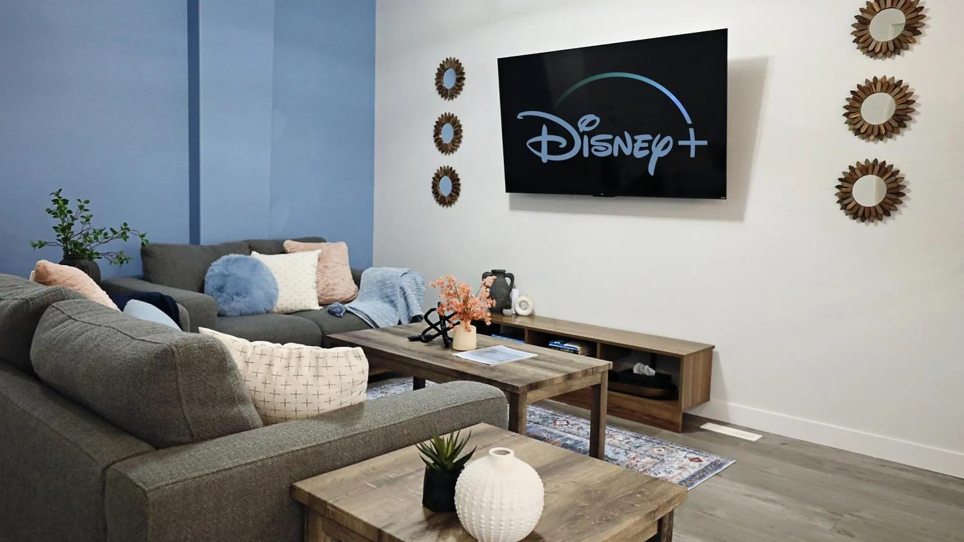 Holiday home Beautiful Home With 4 King Beds,Airport,Disney+ Edmonton