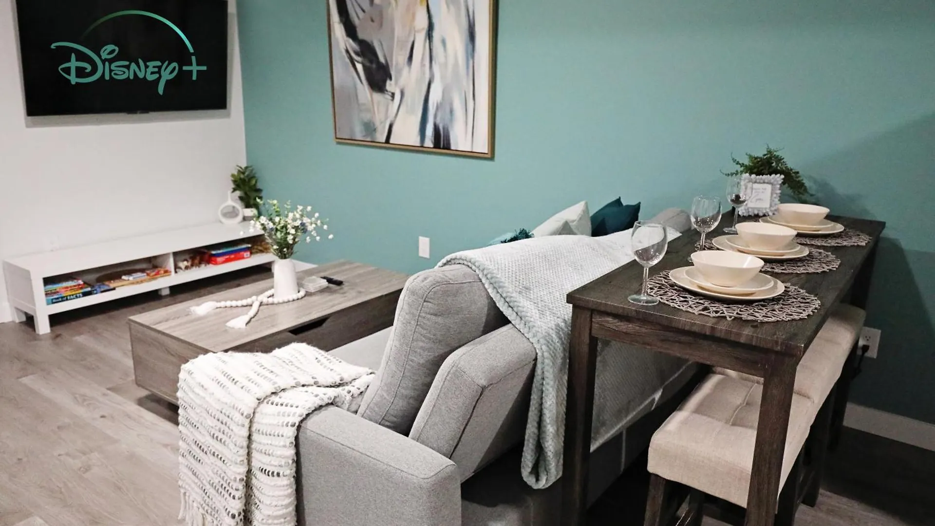 Beautiful Home With 4 King Beds,Airport,Disney+ Edmonton 0*,  Canada