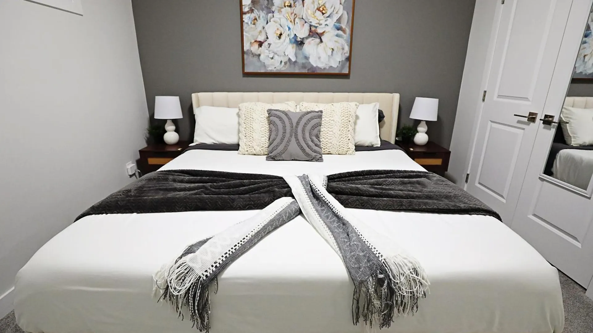 Holiday home Beautiful Home With 4 King Beds,Airport,Disney+ Edmonton Canada