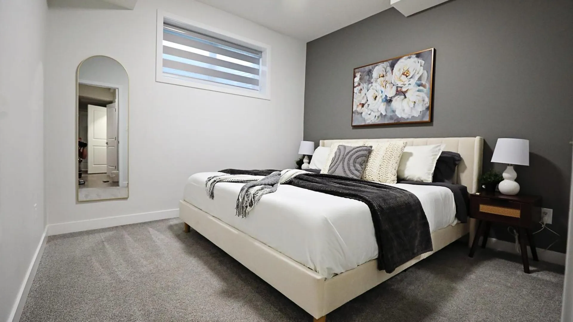Beautiful Home With 4 King Beds,Airport,Disney+ Edmonton Holiday home