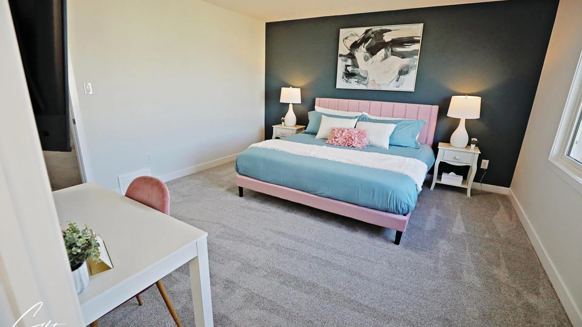 Beautiful Home With 4 King Beds,Airport,Disney+ Edmonton Canada